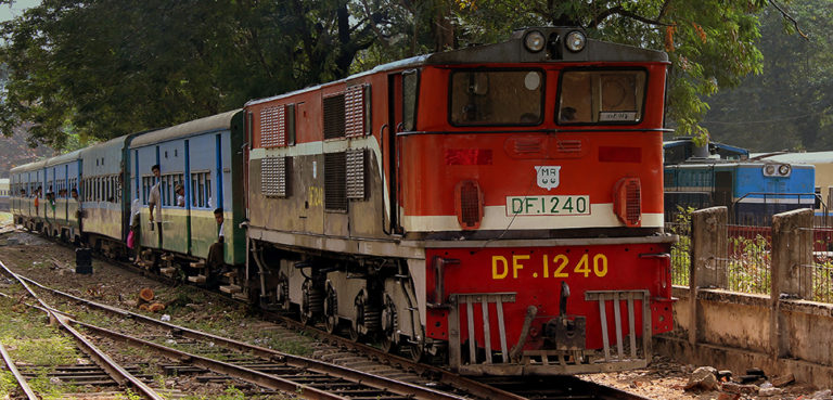 cc calflier001, modified, https://commons.wikimedia.org/wiki/File:MYANMAR_RAILWAYS_LOCO_HAULED_TRAIN_AT_YANGON_STATION_MYANMAR_JAN_2013_%288554822776%29.jpg