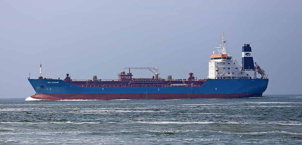 Ship Name: BRO NISSUM / Ship Type: Oil Products Tanker. The tanker is mainly used for the transport of petroleum products. / Photo illustrative; ship is not part of Russia's shadow fleet / cc r W. Bulach, modified, https://commons.wikimedia.org/wiki/File:00_0558_Oil_tankers.jpg